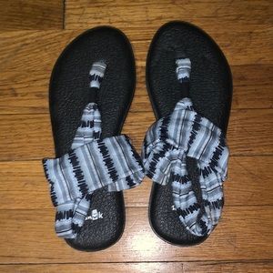 Sanuk yoga mat shoes